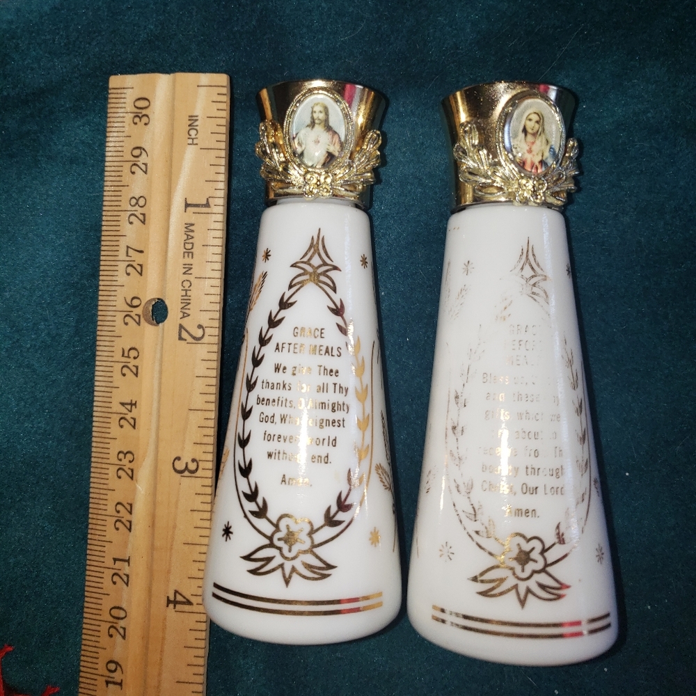 Rare vtg 1950's milk glass shakers